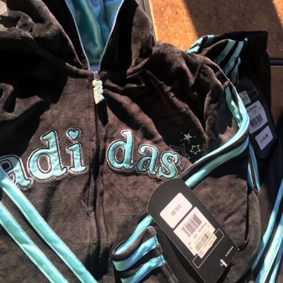 Girls Adidas set in black velour - Picture 1 of 3